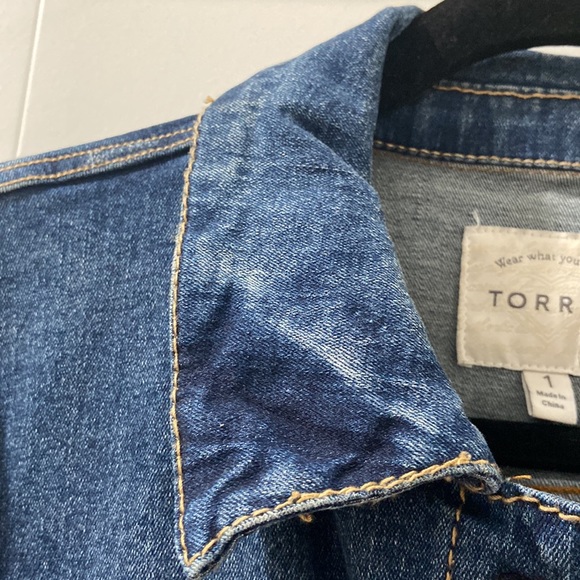 Dark denim lightly distressed Jean jacket TORRID size 1 (plus) - Picture 10 of 17